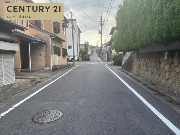 岡崎市六供町字１丁目の売地の前面道路含む現地写真