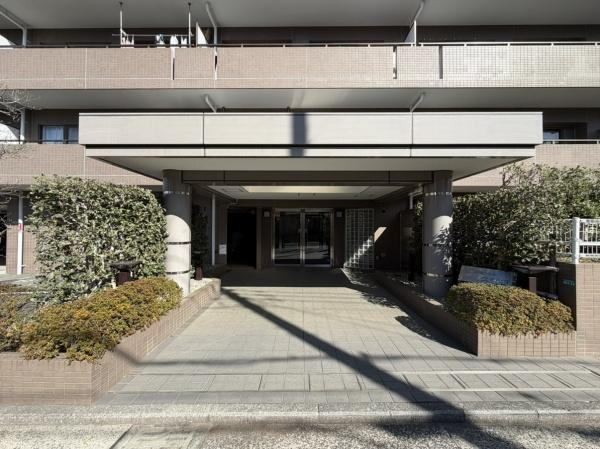 東急ドエルアルス江田のエントランス|エントランスロビー。オートロックマンションなので防犯面ご安心です。