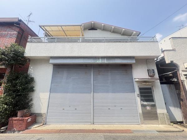 【外観】 | ◇土地50坪以上♪
建て替え用地としてもおススメです♪

◇二方道路♪
圧迫感がなく、解放感がございます♪