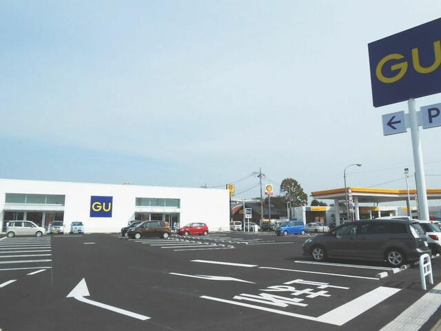 宇都宮市下岡本町　5ＳＬDＫ　中古住宅の駐車場|ジーユー宇都宮御幸ヶ…まで571m