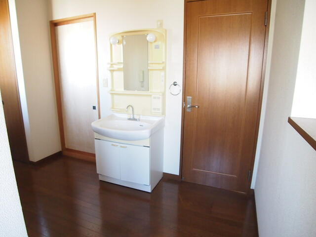 宇都宮市緑４丁目　4ＬＤＫ　中古住宅の独立洗面台