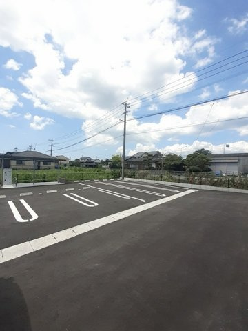 ウィステリアの駐車場