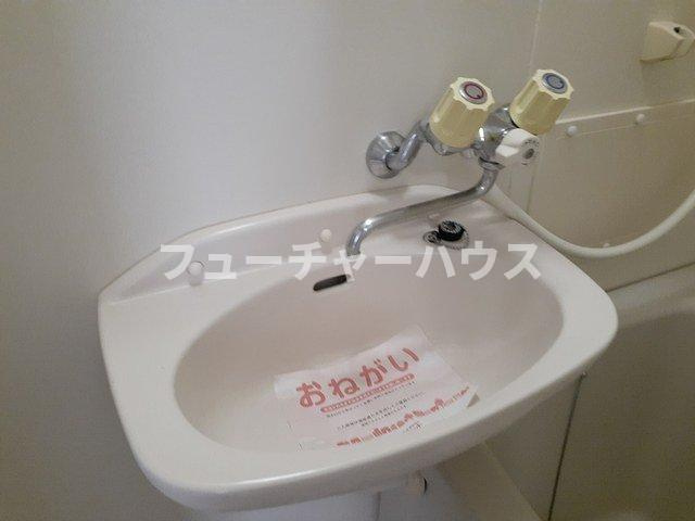 エルディム清水Ⅱの洗面所|明るい洗面所です