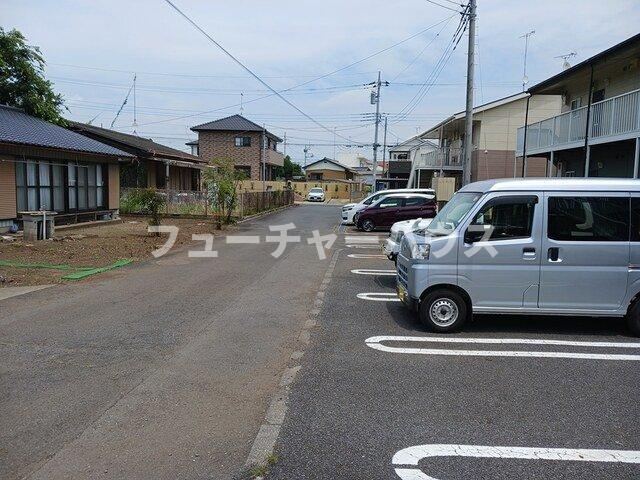 ニューシティ鈴木の駐車場|駐車場があるので、車を買う予定の方も安心です