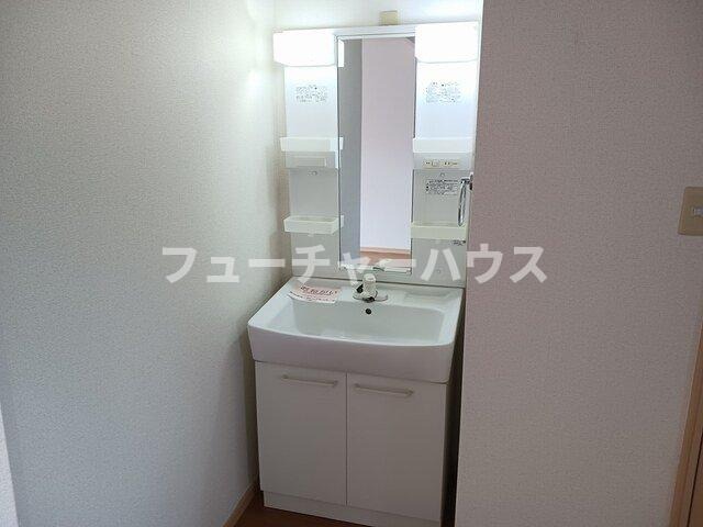 ニューシティ鈴木の洗面所|明るい洗面所です