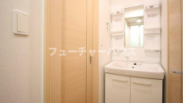 カーサ府中　Ⅱの洗面所|広い洗面スペース