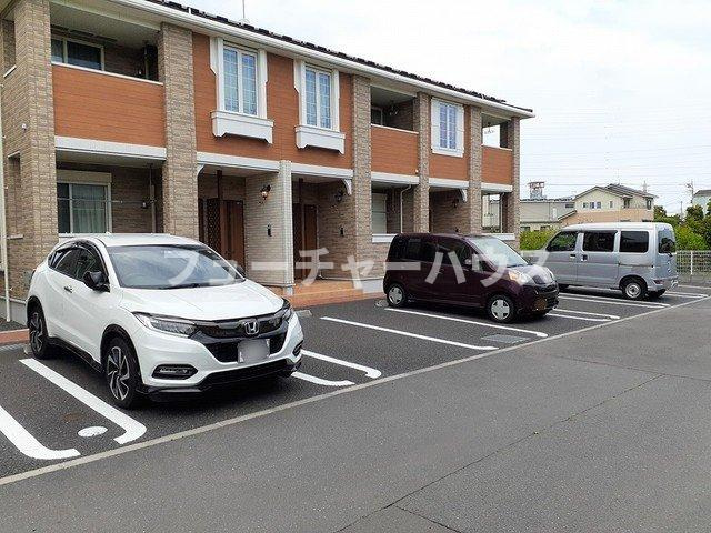 シルバーグラスＦの駐車場|車をお持ちの方に嬉しい駐車場付きの物件です