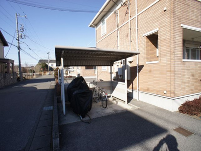 【その他共用部分】 | ポニーヒルズＢ | 屋根付きの駐輪場があります♪