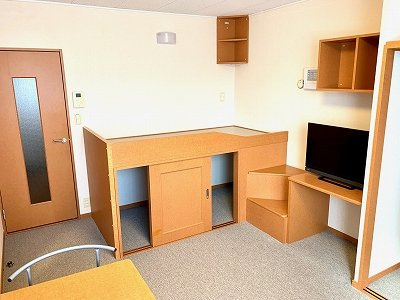 レオパレス上田乃郷の寝室|ハイベッドタイプのお部屋です