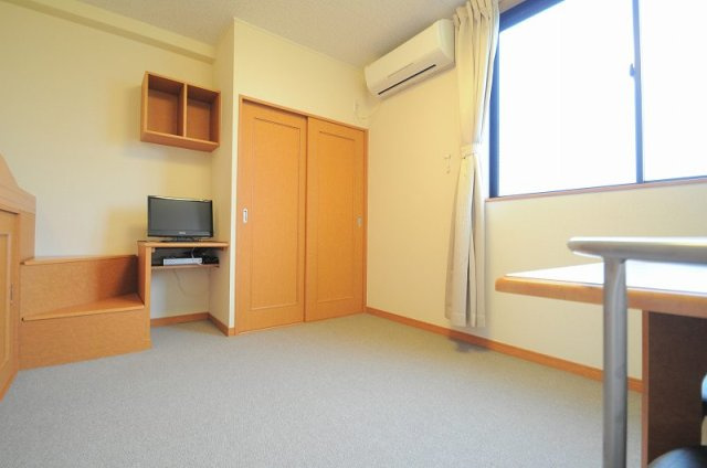 レオパレスサイレント　リバーの居間・リビング