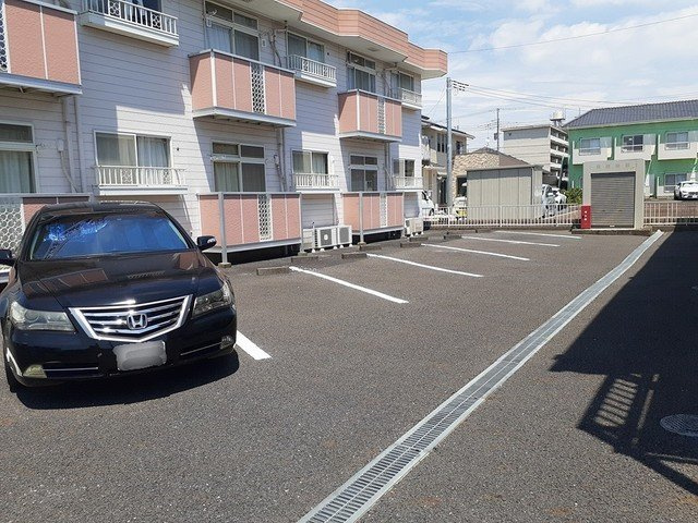 エルディム清水Ⅱの駐車場