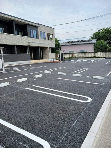 ジュライ・玉泉の駐車場