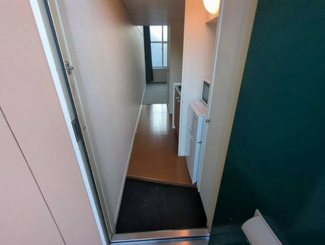 レオパレス東の玄関
