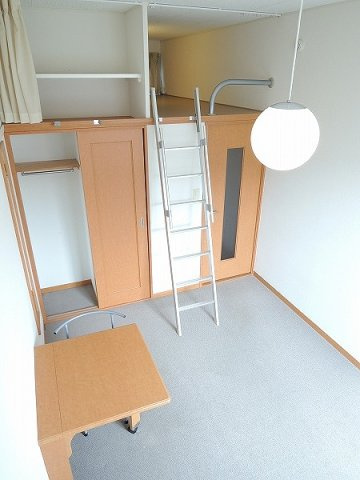 レオパレスブルファーニの居間・リビング