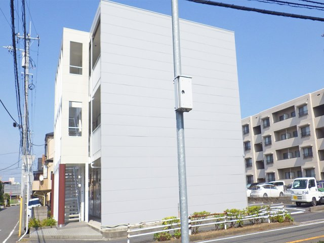 レオパレスブルファーニの外観