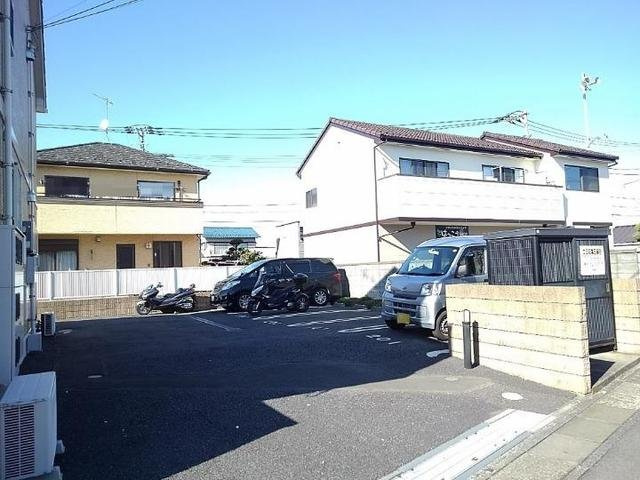 シュトラウスの駐車場