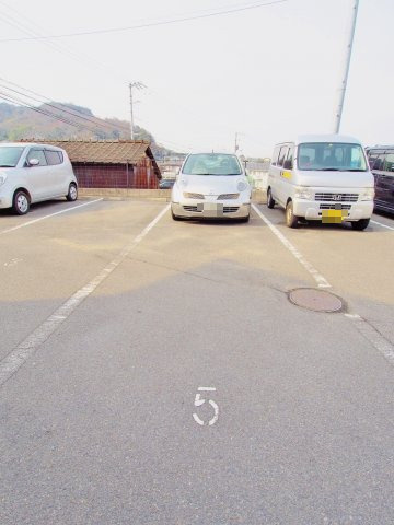 シャルマン　B棟の駐車場