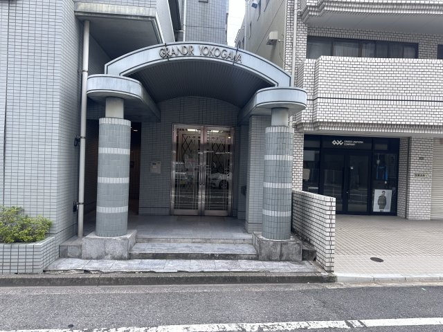 グランデール横川のエントランス|落ち着いたエントランスです