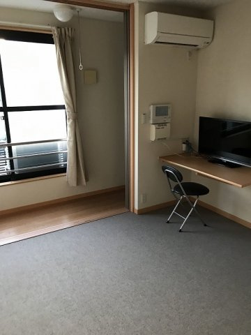 レオパレスＴＨＵＢＡＫＩの居間・リビング|2階居室