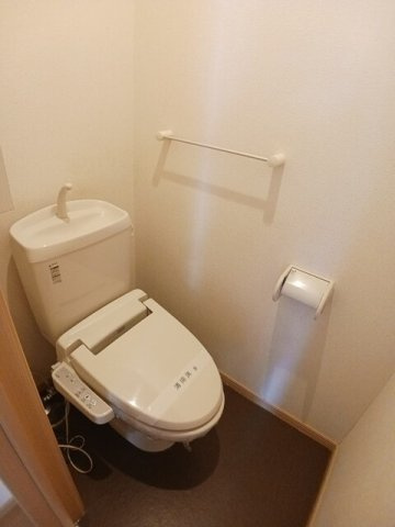 リバー・クレストⅡのトイレ|落ち着いた色調のトイレです