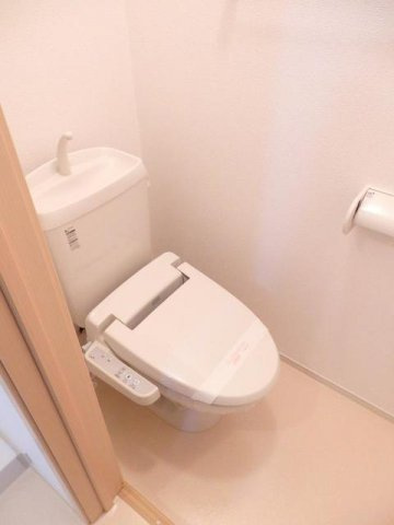 ヴィラ　ジャローネのトイレ|ゆったりとした空間のトイレです