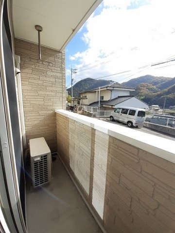 レガーメ　Ⅰのバルコニー|外からの目が気にならないバルコニーで洗濯物が干せます