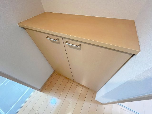 レーヴィンス温品　弐番館の玄関