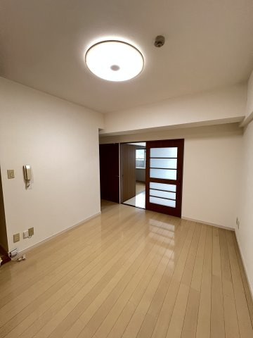 オリエンタル小倉南弐番館（B-16）の居間・リビング