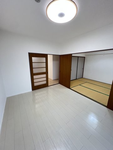 オリエンタル小倉南弐番館（B-16）の洋室