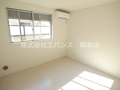 【居間・リビング】 | メゾンドジュネス大森台 | こちらのリビングで趣味の時間をお楽しみください