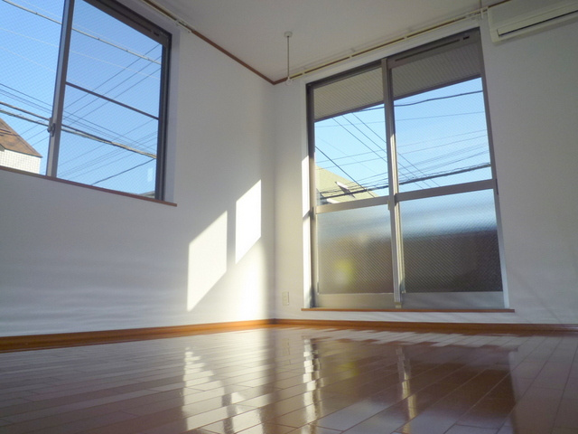 WITHの洋室|★キレイなフローリングのお部屋です★