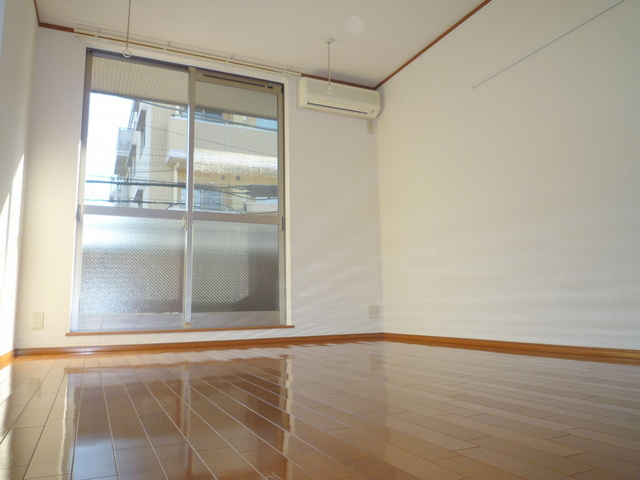 WITHの洋室|★キレイなフローリングのお部屋です★