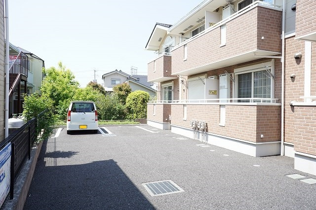 エテルノセレーノの駐車場