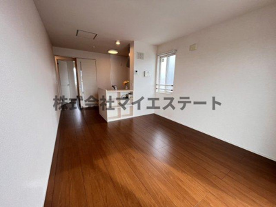 【居間・リビング】 | ライジングサンⅢ | 別部屋写真