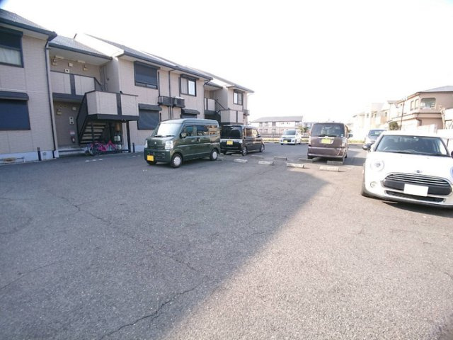 ベルフラワー2の駐車場|カースペースがあります