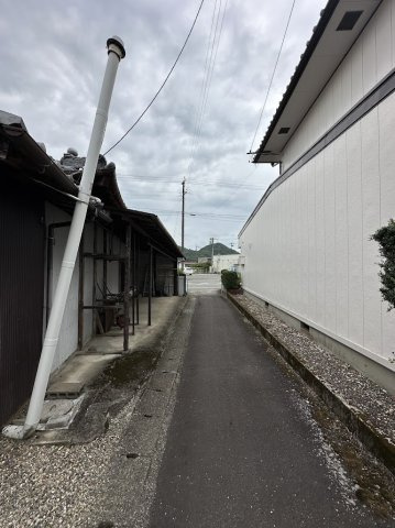 中古平屋住宅　太郎丸野田の前面道路含む現地写真