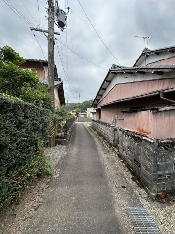 中古平屋住宅　太郎丸野田の前面道路含む現地写真