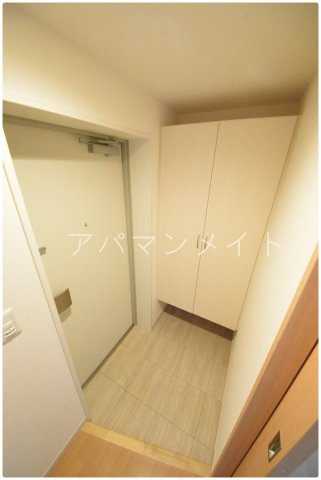 【玄関】 | メゾン青空東戸塚 | 収納もある玄関です