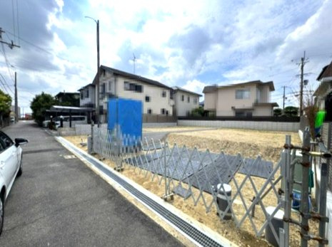 【前面道路含む現地写真】 | 堺市東区日置荘原寺町　A号棟 | コンビニ・スーパー等が徒歩圏内にあり、日々のお買物に便利！(2026年7月20日撮影)