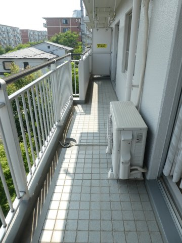 バルコニーも広々です。キッチンにもバルコニーが付いています。