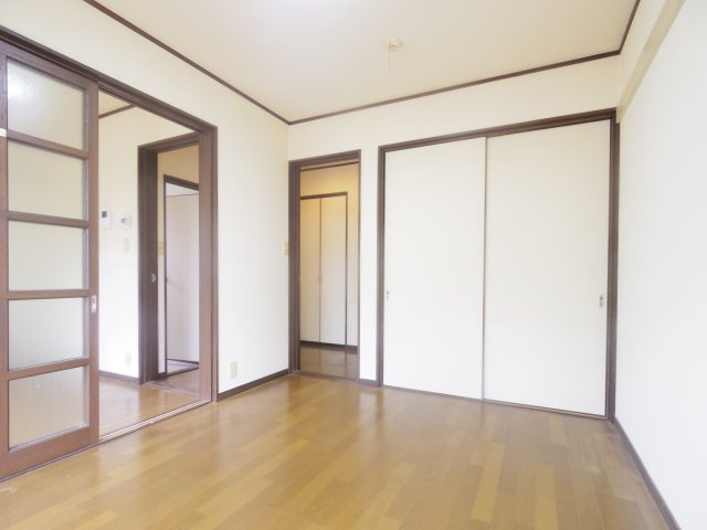 キャピタル岡本の居間・リビング