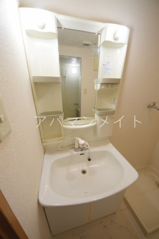 【洗面所】 | ヒルサイドクラタ | 忙しい朝には欠かせない洗面所です