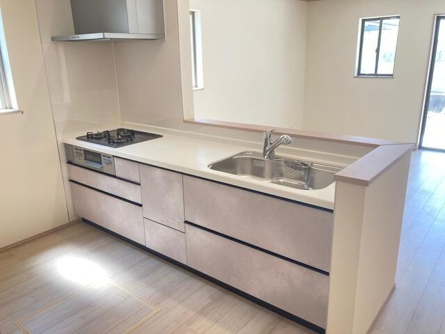 葵区唐瀬 新築住宅のキッチン
