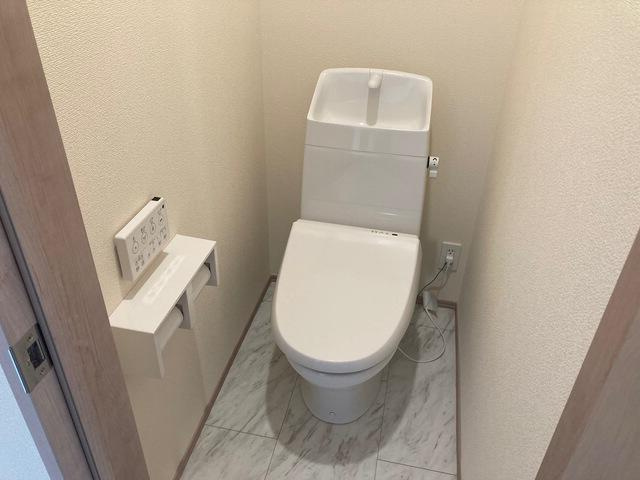 葵区唐瀬 新築住宅のトイレ