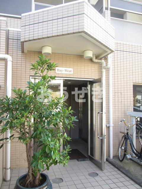 ＢＡＹ・ＷＥＳＴのエントランス