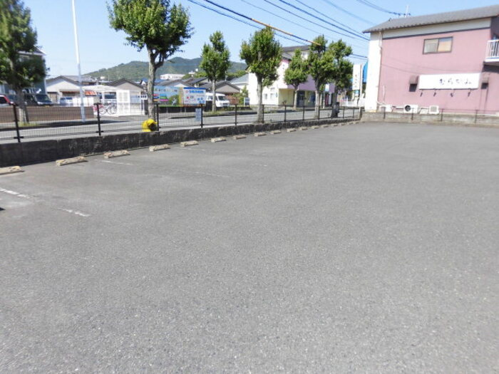 ボヌールⅡの駐車場|駐車スペースもあります