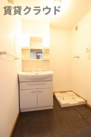 グランシエルⅠの洗面所|明るい洗面所です