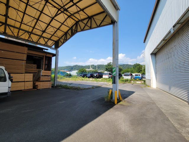 厚木市上古沢の倉庫の外観
