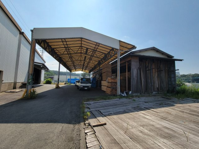 厚木市上古沢の倉庫の外観