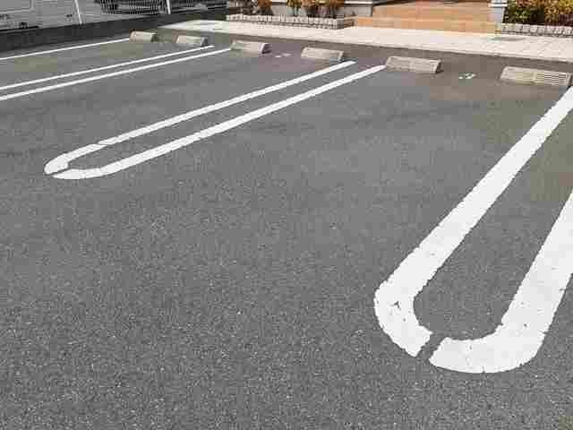 アン　ボヌールの駐車場